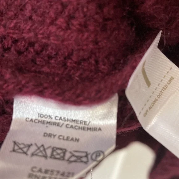 Cashmere Cardigan ,  ,size-L, burgundy V-neckline ,pet ,smoke Free house - Picture 6 of 8
